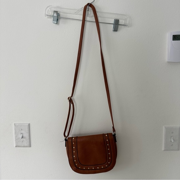 Crossbody tan brown faux leather purse with gold detailing - Picture 1 of 4